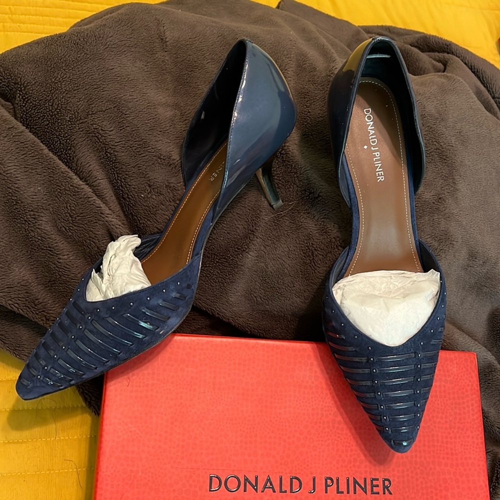 Donald J Pliner 2 1/2 inch blue pumps.